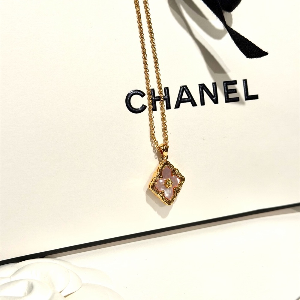 Buccellati Style Opera Necklace in Pink stone